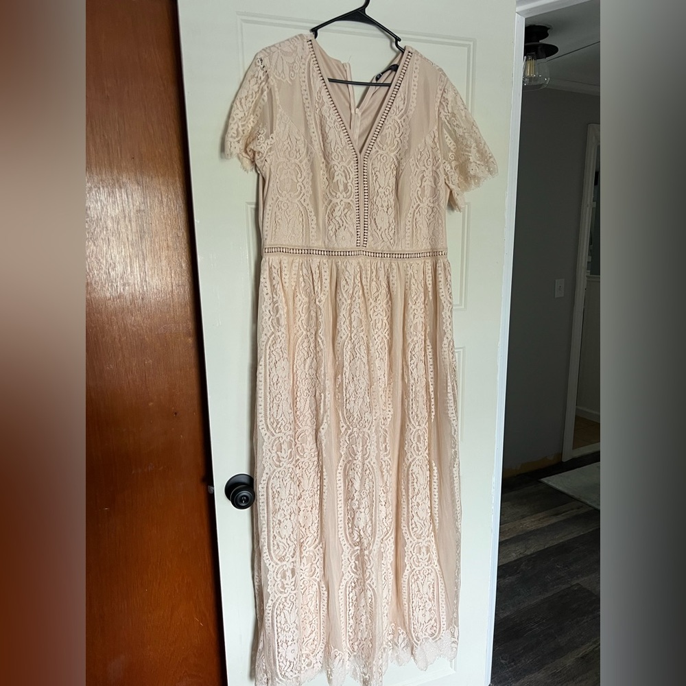 Amazon Merokeety women’s V Neck Floral Lace Floor Length Dress *New